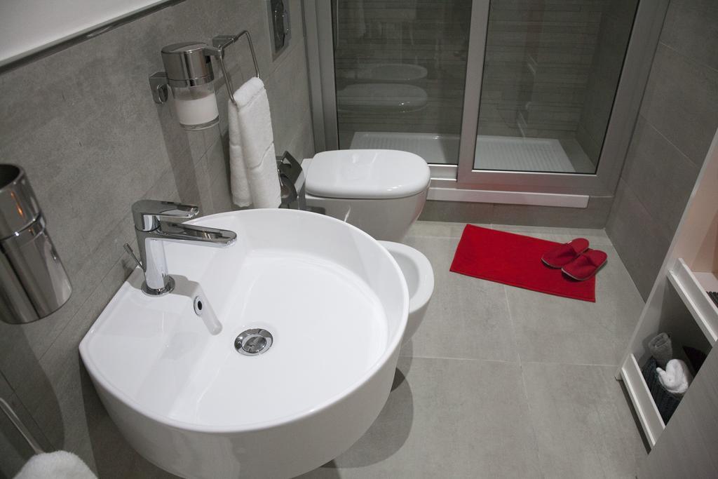 Domus Emiliae Apartment คาตาเนีย ภายนอก รูปภาพ