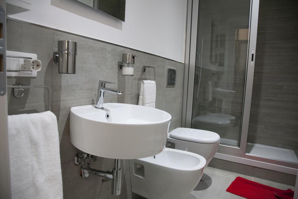 Domus Emiliae Apartment คาตาเนีย ภายนอก รูปภาพ